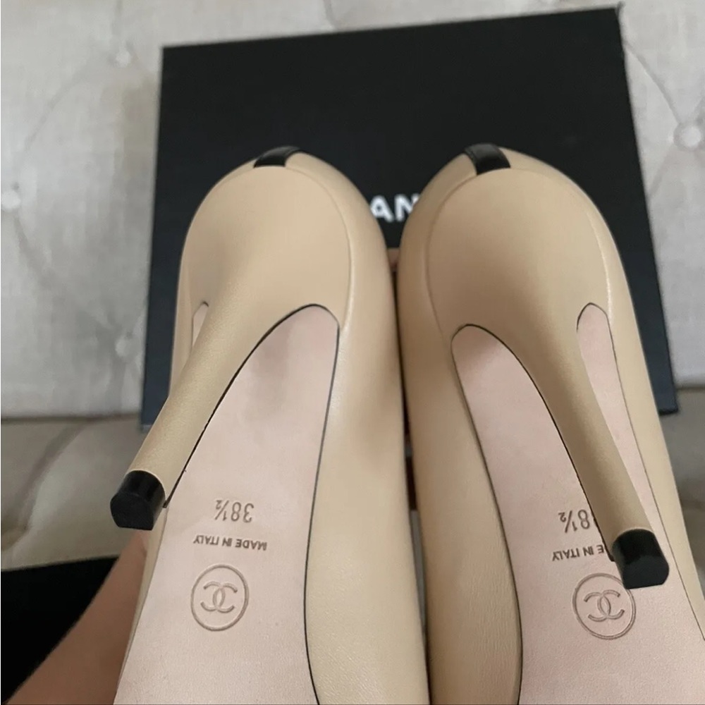Chanel 18C Classic CC Lambskin Leather Two Tone Heels Size 38.5/US 8 - Picture 10 of 12